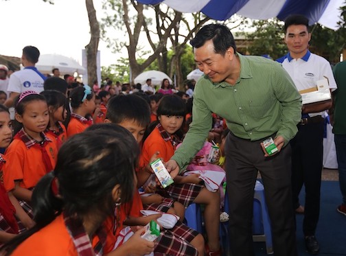 Quỹ[-]Sữa[-]Vươn[-]Cao[-]Việt[-]Nam[-]và[-]Vinamilk[-]chung[-]tay[-]vì[-]trẻ[-]em[-]Hưng[-]Yên